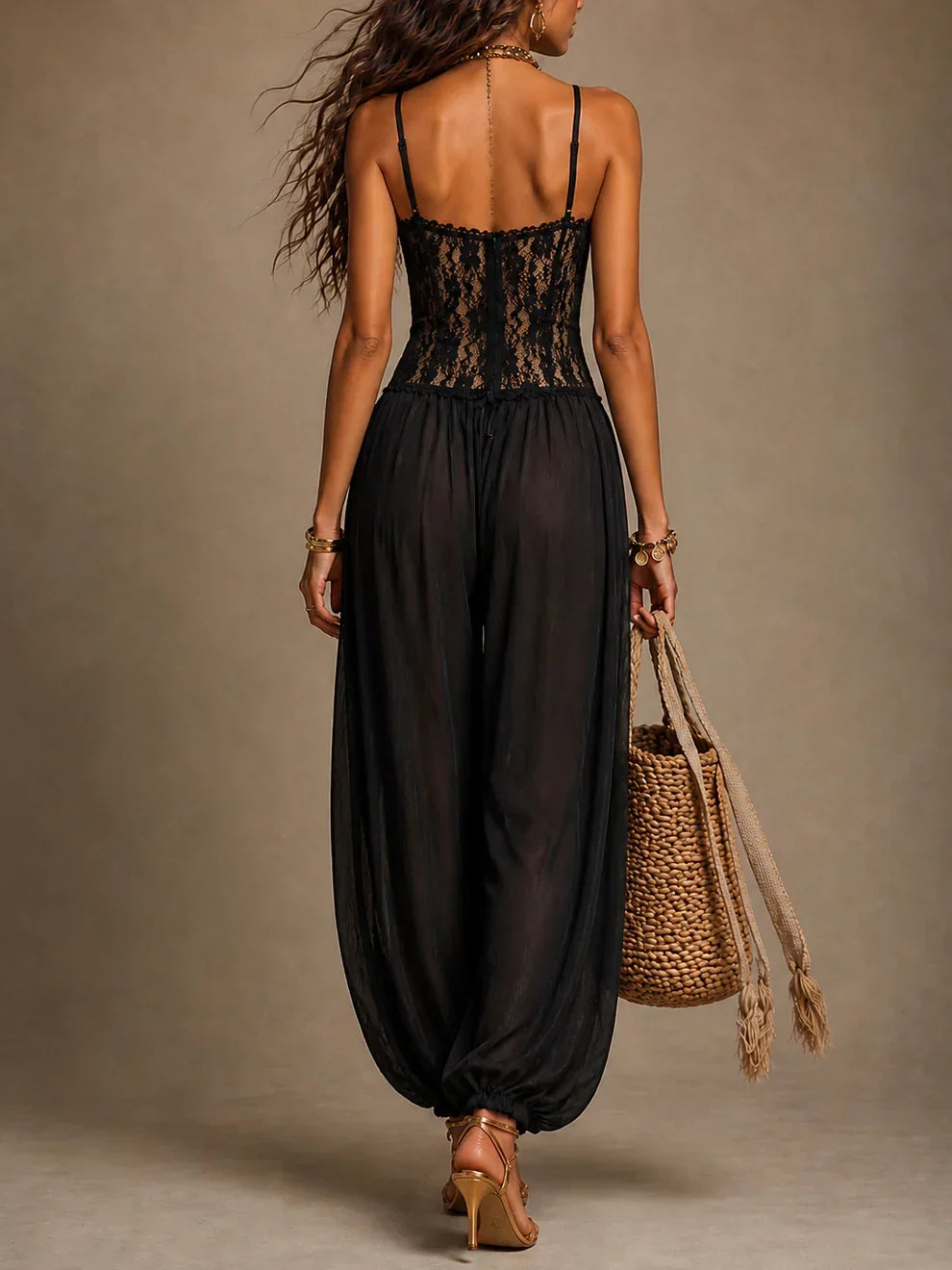 Cesla | Mono elegante con top de lenceria