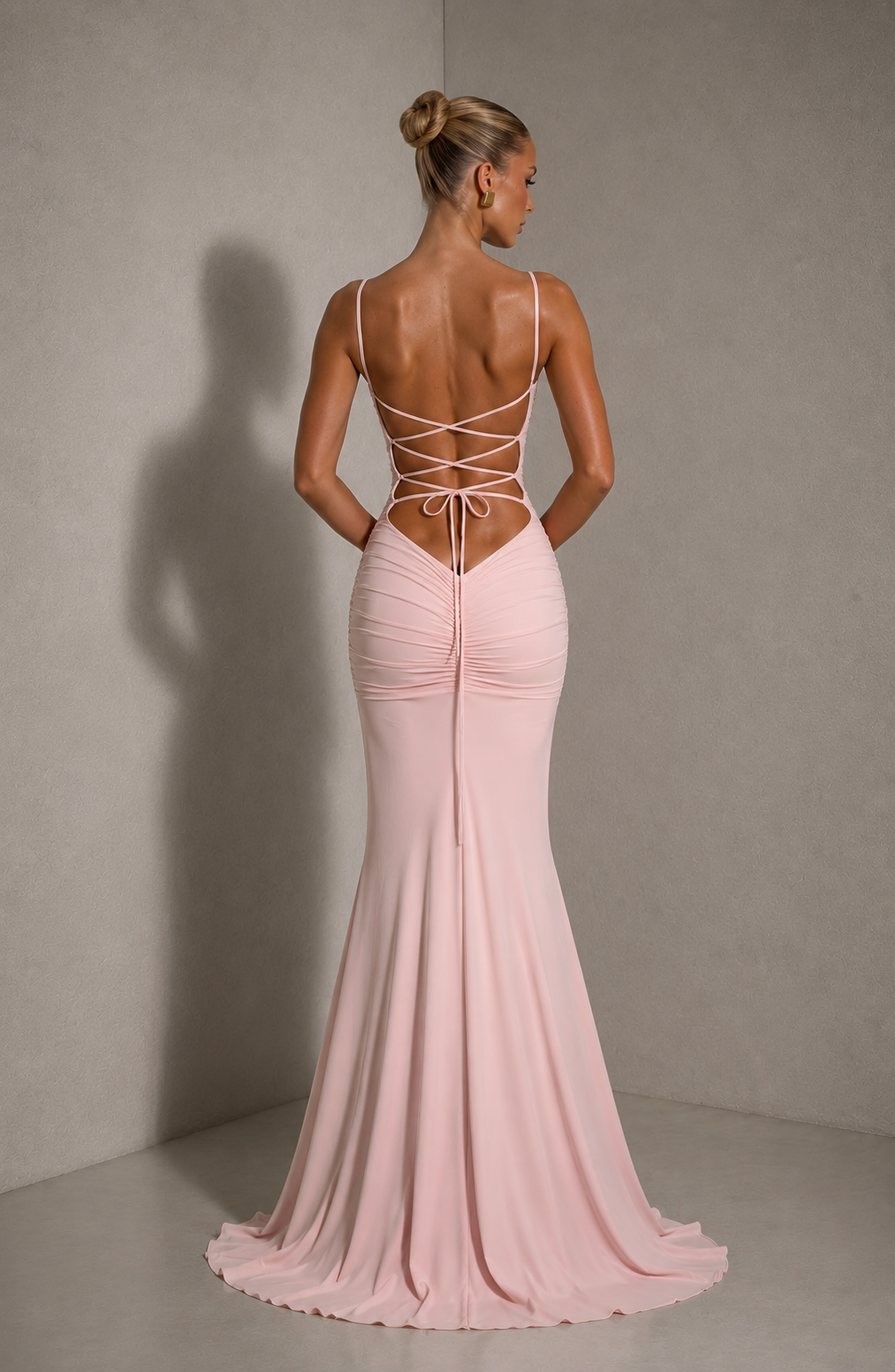 Solei | Vestido Satinado Elegante con espalda descubierta